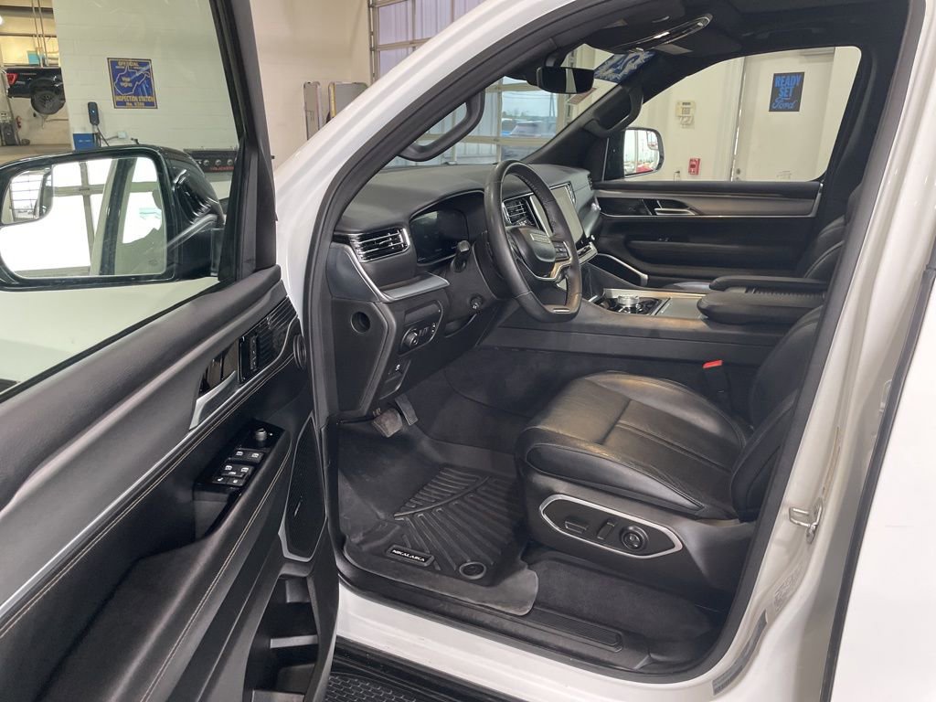 Used 2024 Jeep Wagoneer Series II AWD/4WD image 17