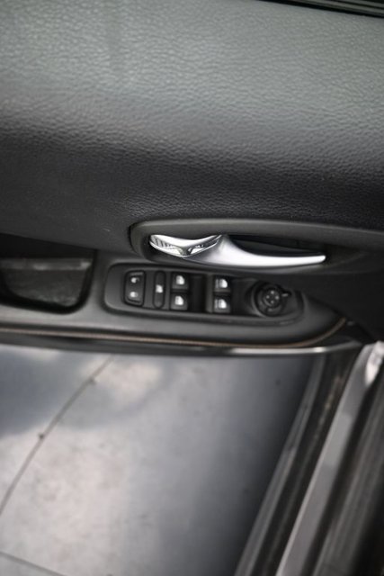 Used 2018 Jeep Compass Latitude w/ Popular Equipment Group AWD/4WD image 4