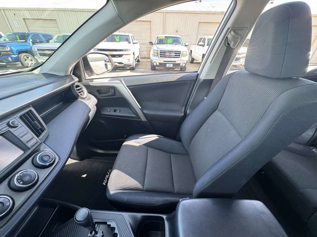 Used 2015 Toyota RAV4 LE image 31