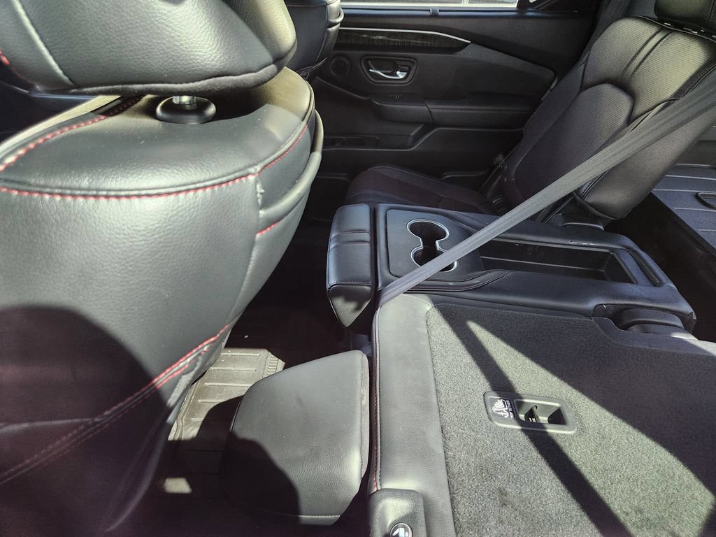 Used 2025 Honda Pilot Black Edition image 10