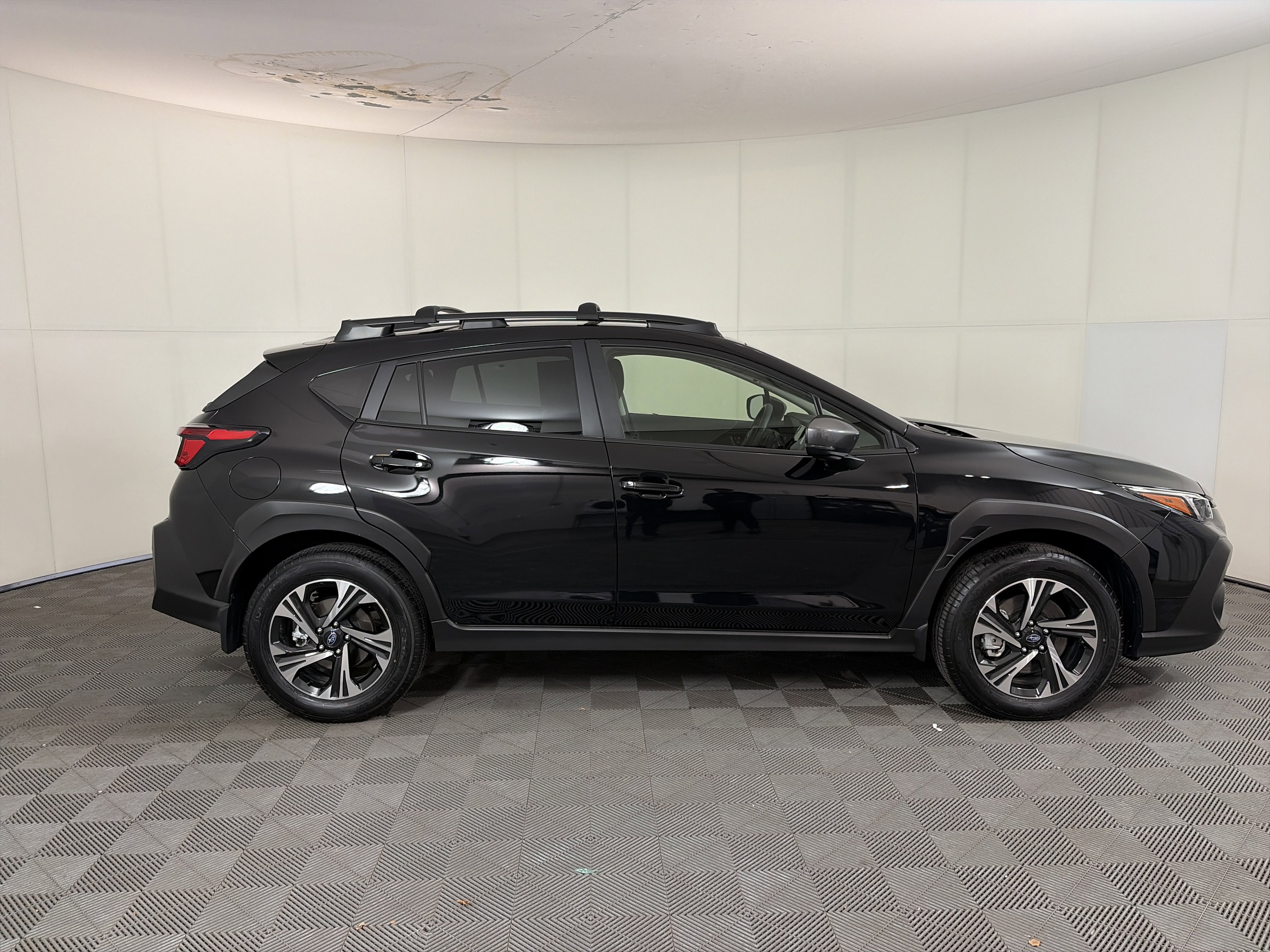 Used 2024 Subaru Crosstrek 2.0i Premium image 4