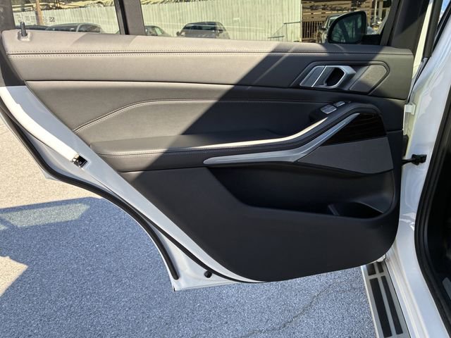 Used 2025 BMW X7 xDrive40i image 28