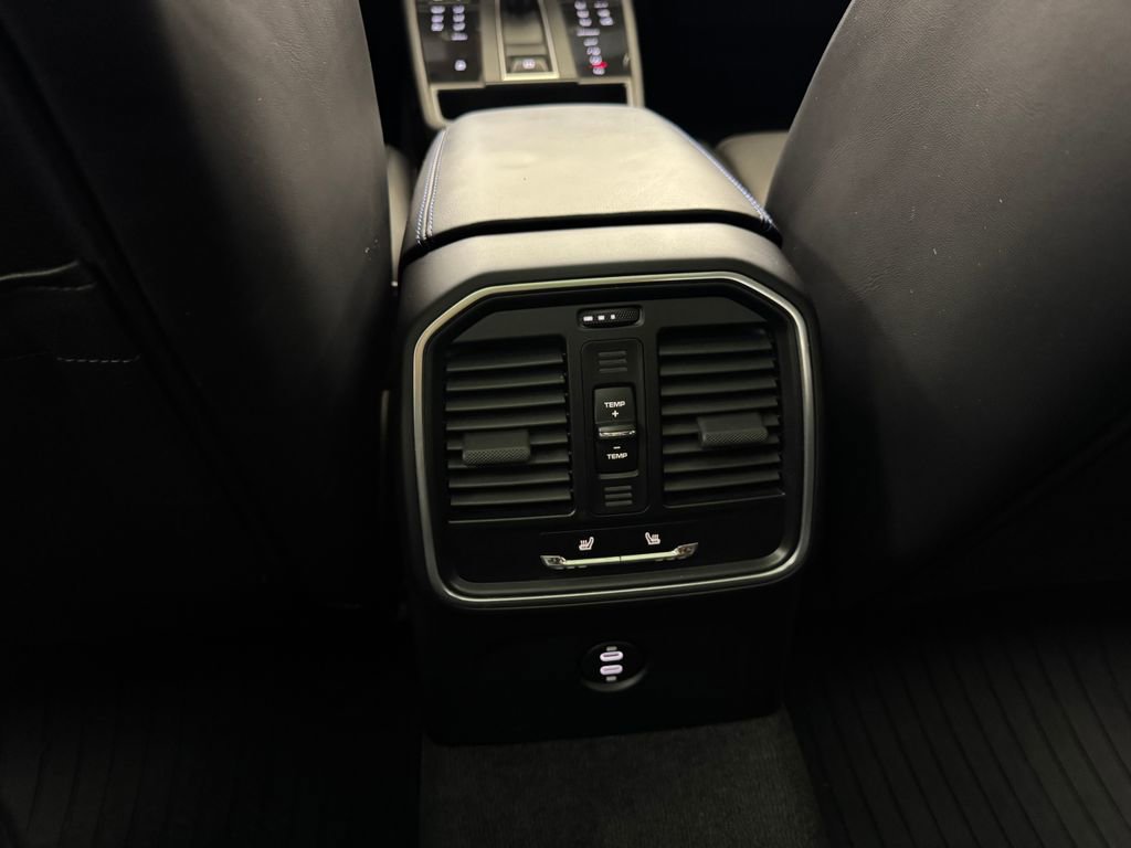 Used 2024 Porsche Macan w/ Premium Plus Package image 29