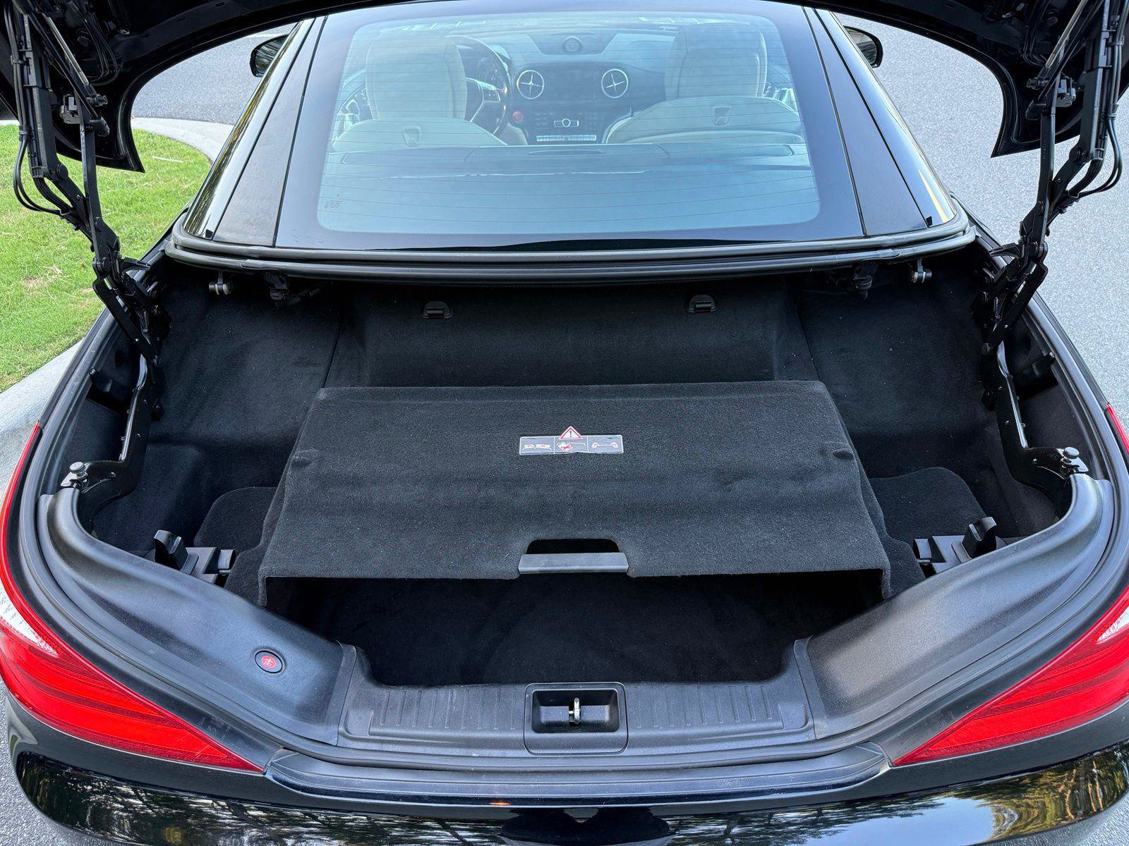 Used 2013 Mercedes-Benz SL 550 w/ Premium Pkg image 12