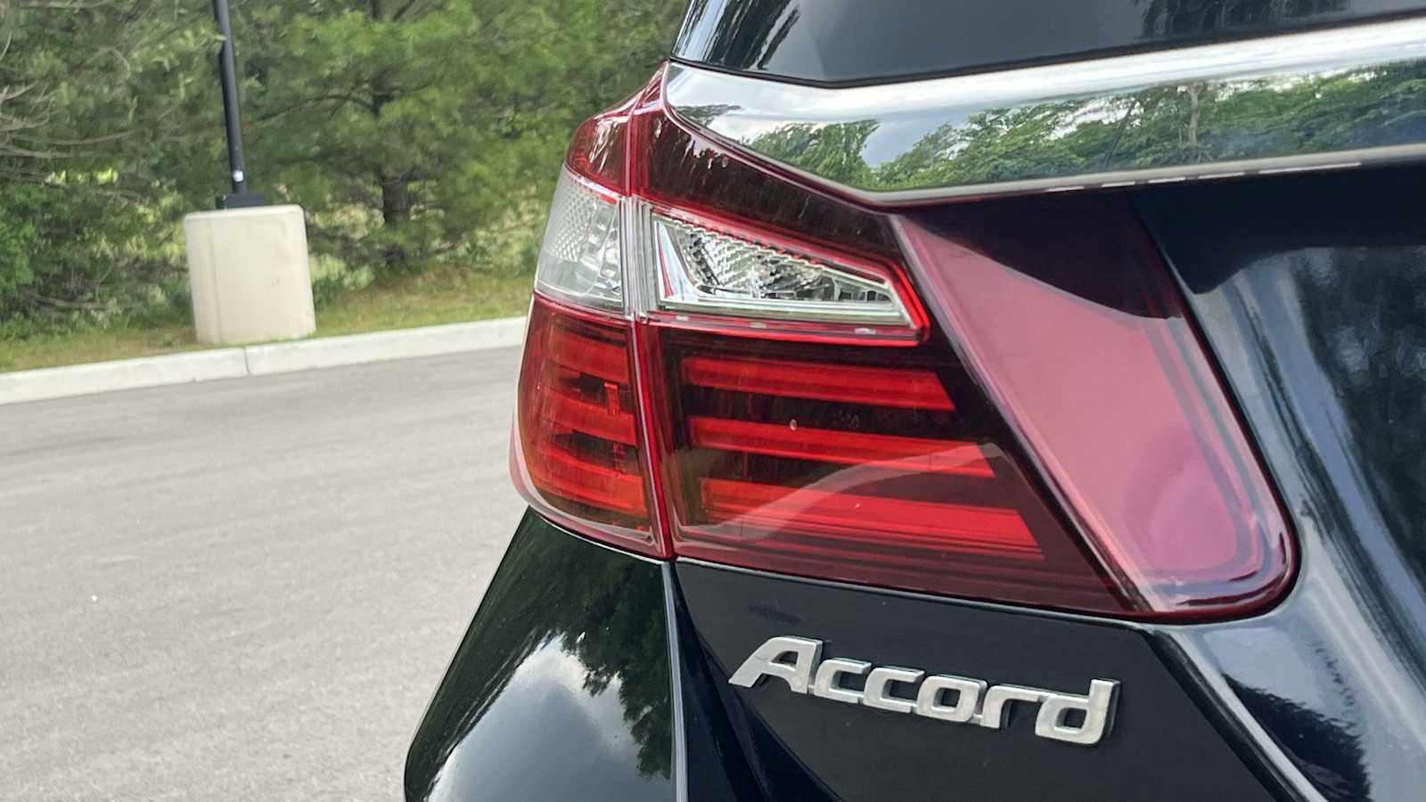 Used 2017 Honda Accord EX-L image 26