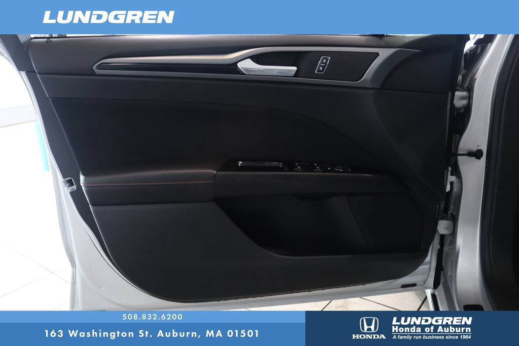 Used 2014 Ford Fusion SE w/ Equipment Group 201A FWD image 9