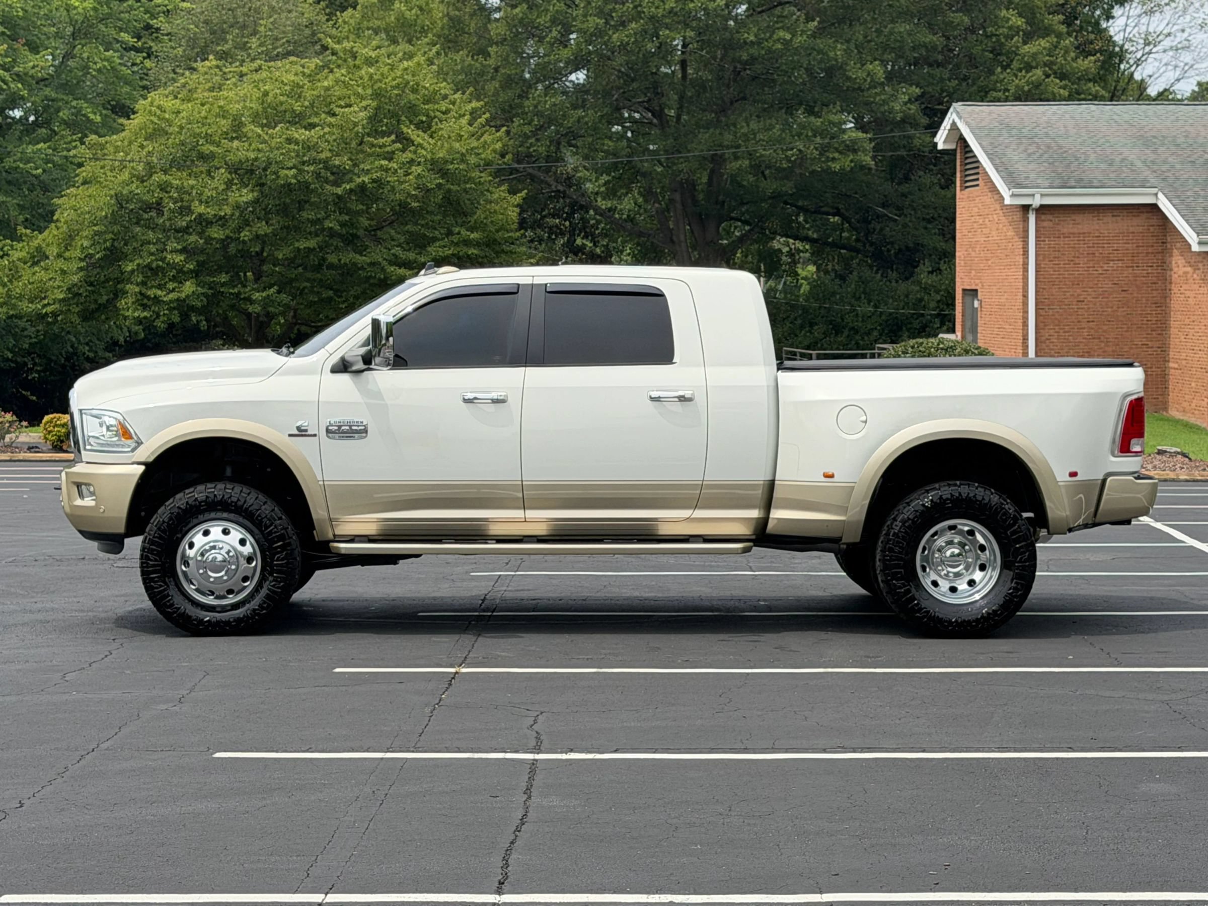 Used 2017 RAM 3500 Laramie Longhorn w/ Convenience Group AWD/4WD image 2