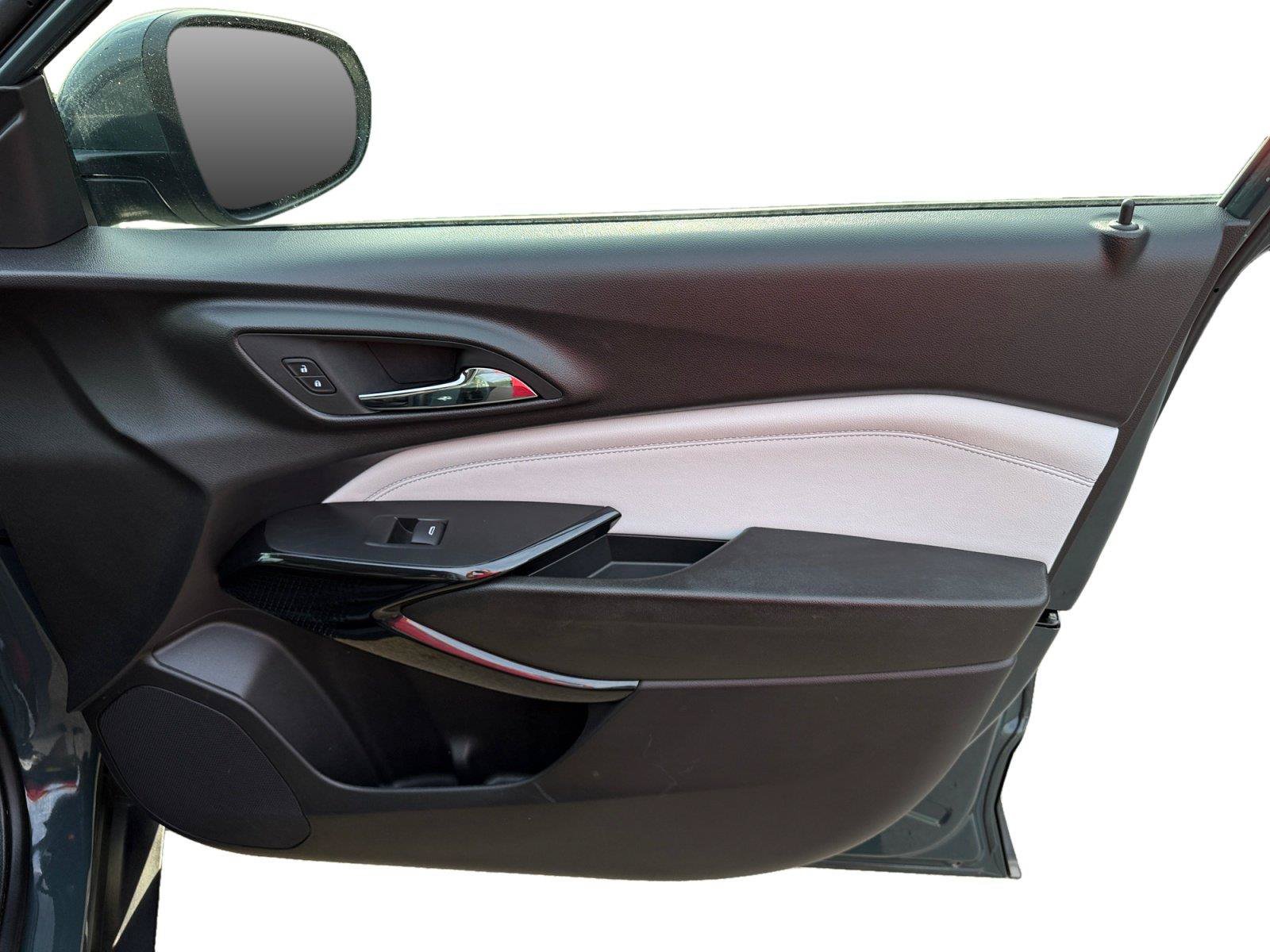 Used 2025 Chevrolet Trax LT FWD image 24
