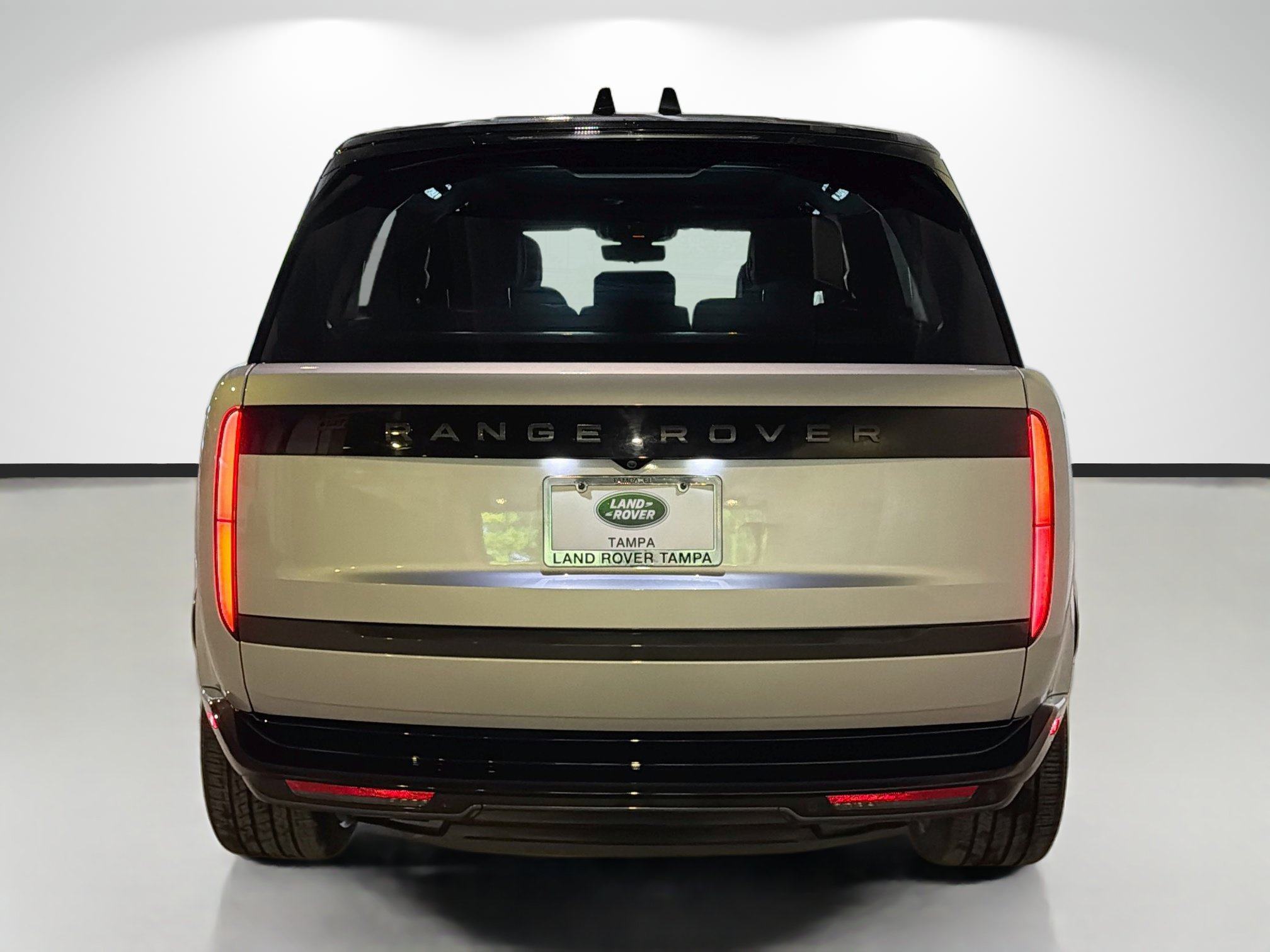 Certified 2025 Land Rover Range Rover SE AWD/4WD image 4