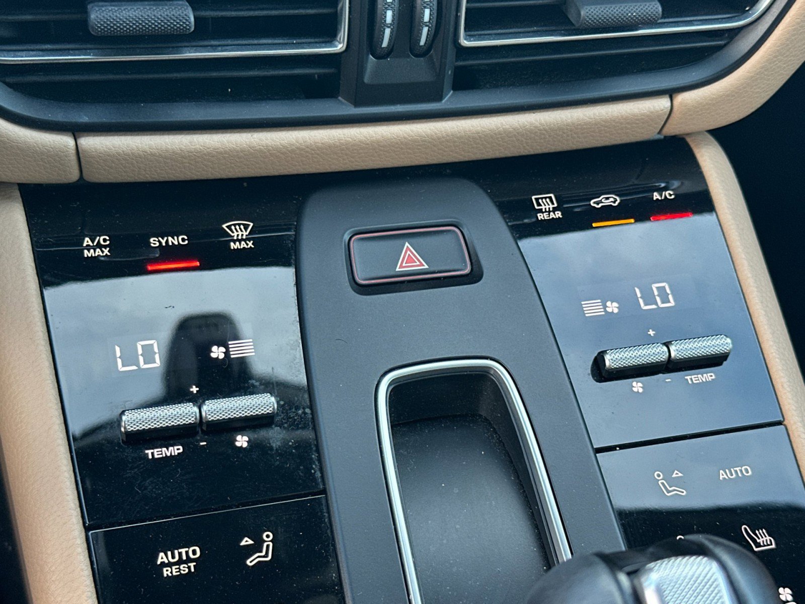 Certified 2023 Porsche Macan w/ Premium Package Plus image 21