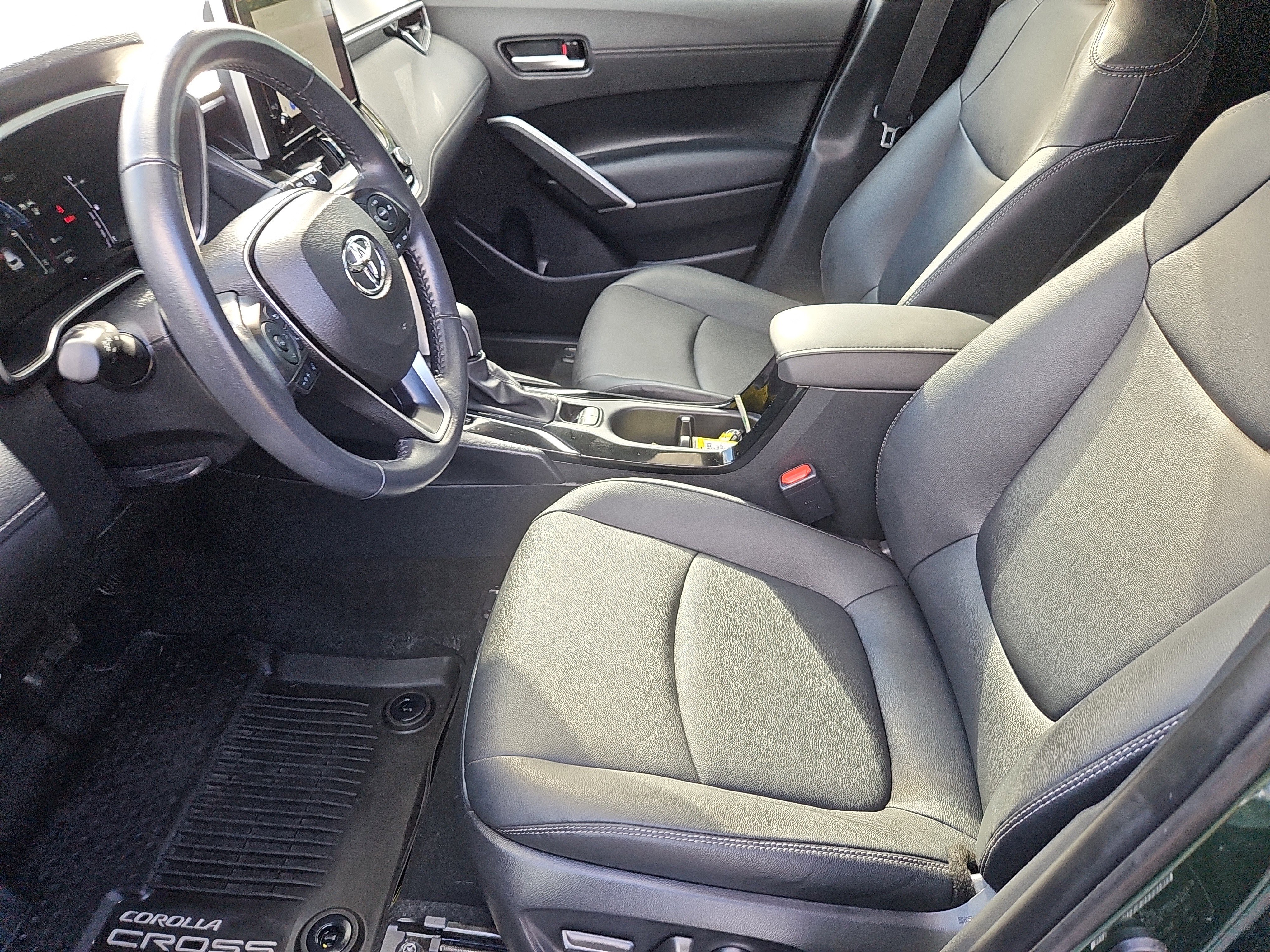 Used 2023 Toyota Corolla Cross XLE image 29