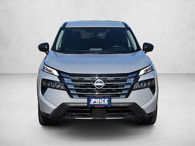 Used 2024 Nissan Rogue S AWD/4WD image 2