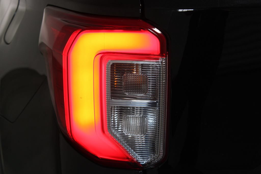 Used 2023 Ford Explorer XLT AWD/4WD image 51