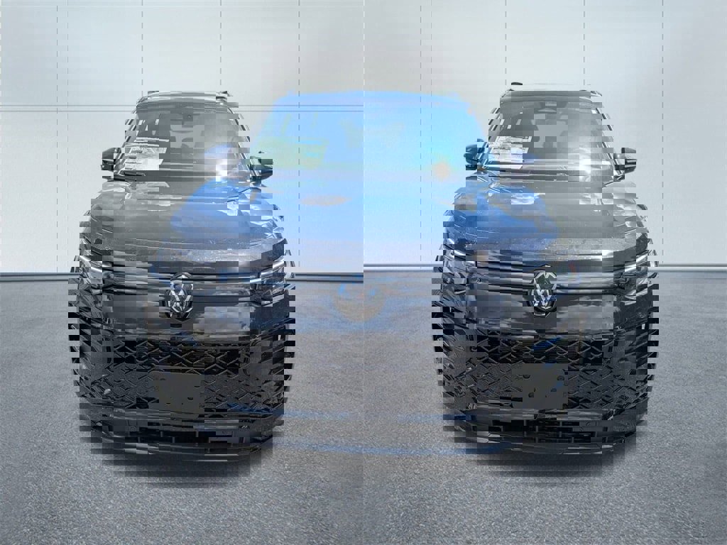 New 2025 Volkswagen Tiguan SE R-Line image 8