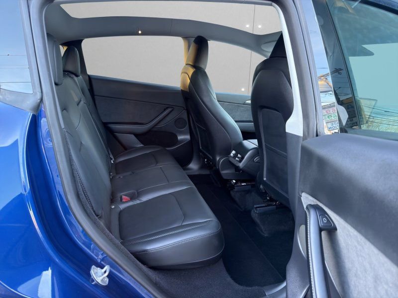 Used 2023 Tesla Model Y Long Range image 12