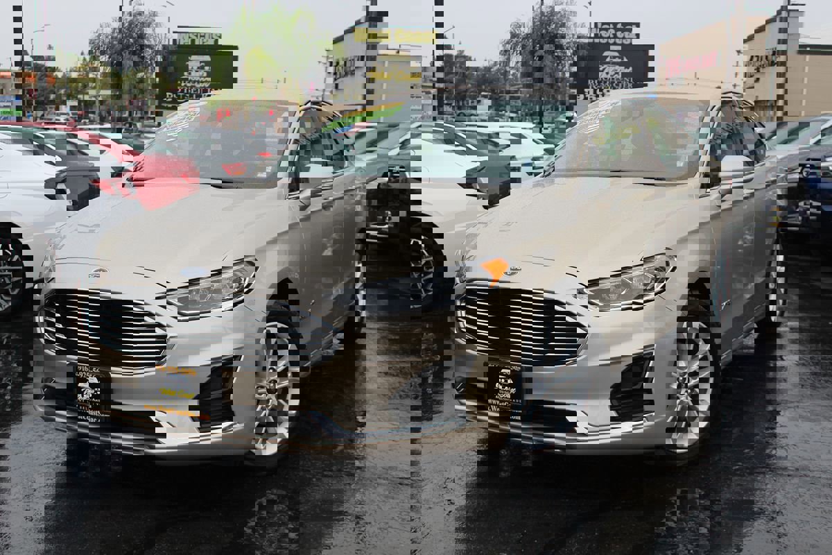 Used 2019 Ford Fusion SEL image 2