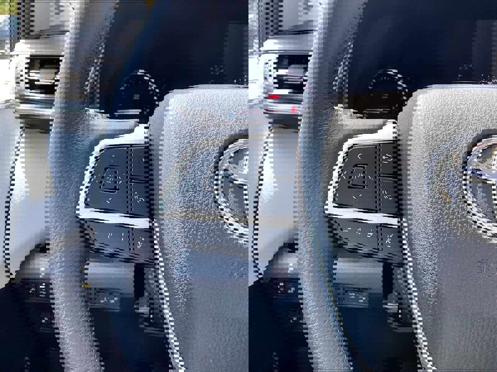 Used 2025 Toyota Sienna XLE w/ XLE Plus Package image 24