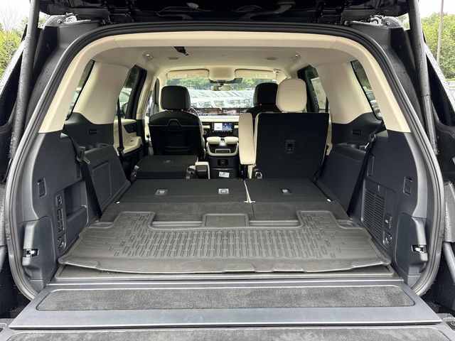 New 2027 Lincoln Navigator Premiere AWD/4WD image 12
