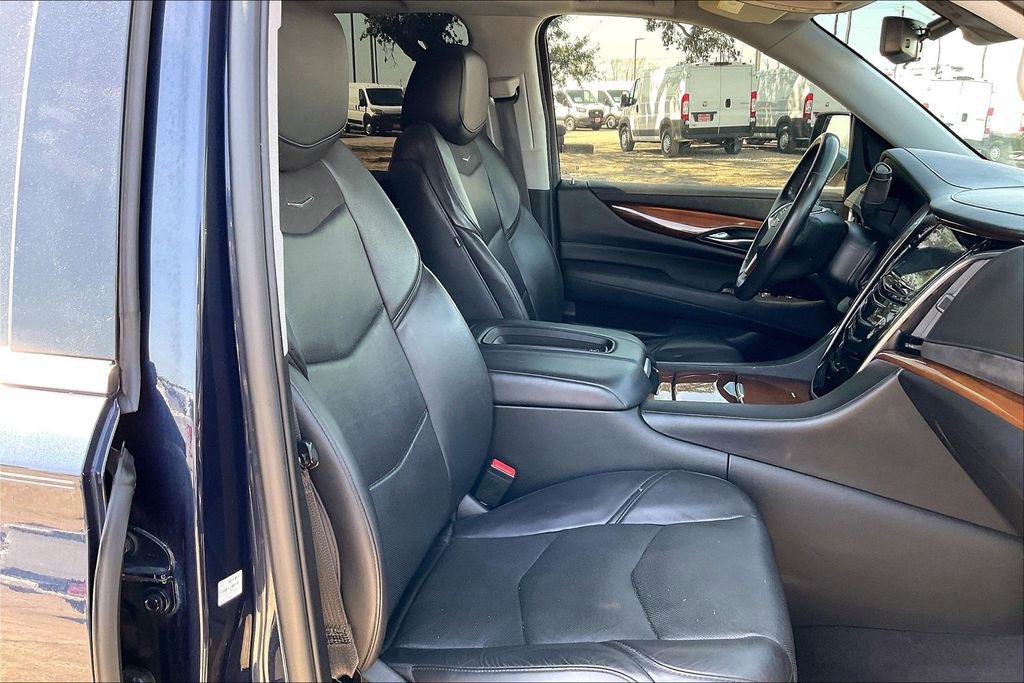 Used 2020 Cadillac Escalade Luxury RWD image 30