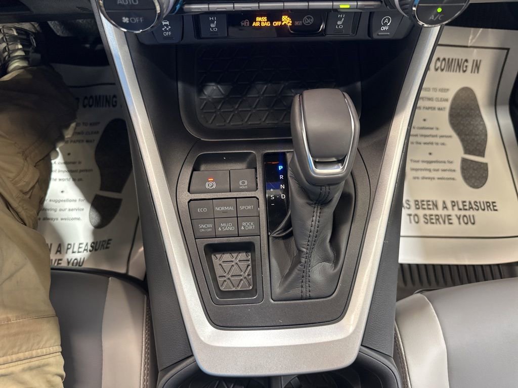 Used 2025 Toyota RAV4 XLE Premium image 28