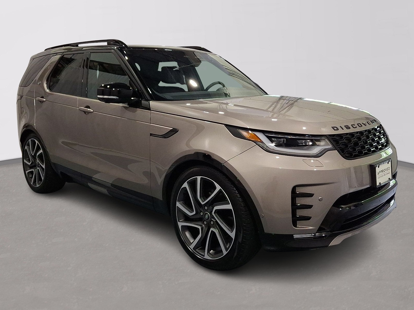 Certified 2025 Land Rover Discovery Dynamic SE AWD/4WD image 5