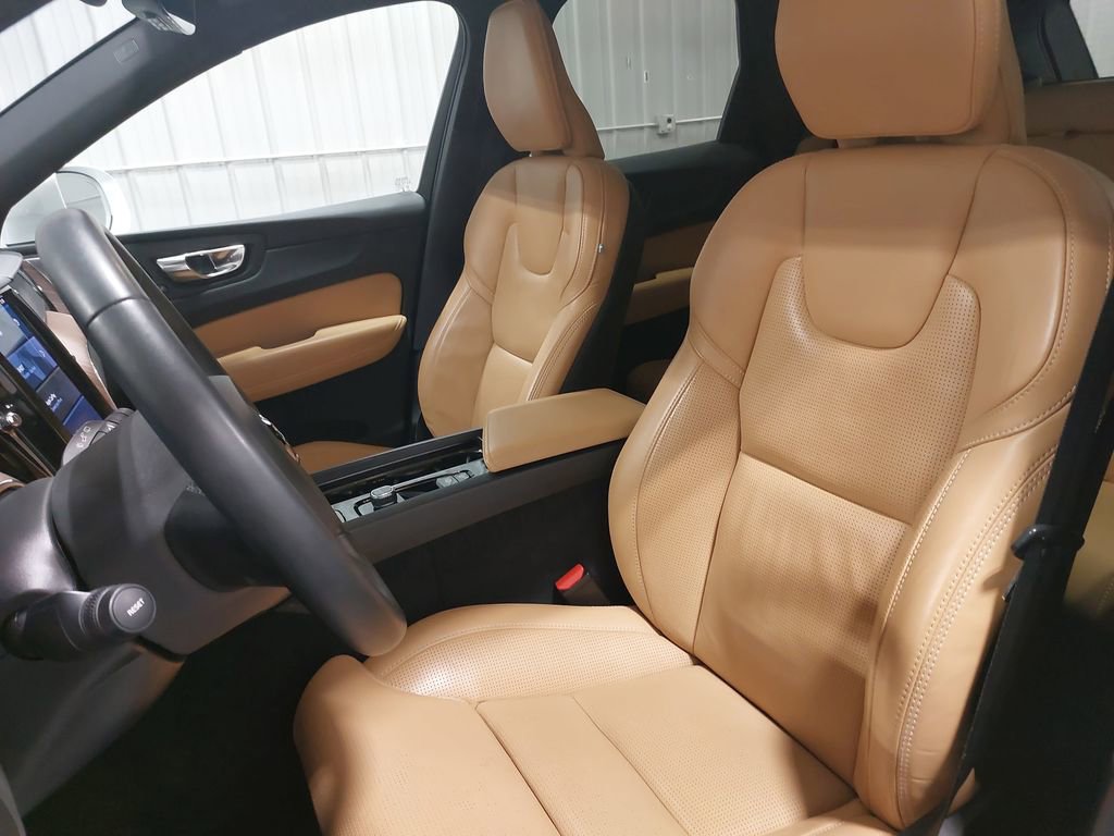 Used 2023 Volvo XC60 B6 Ultimate image 15