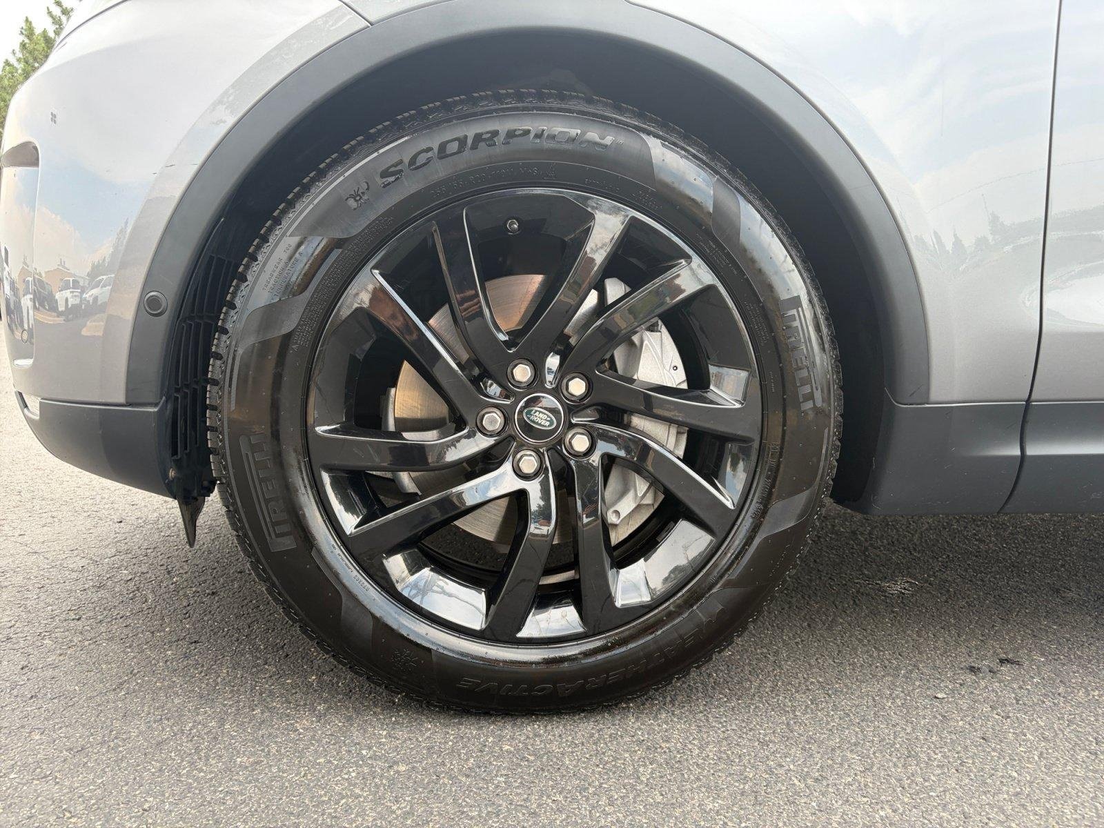 Used 2020 Land Rover Discovery HSE AWD/4WD image 11