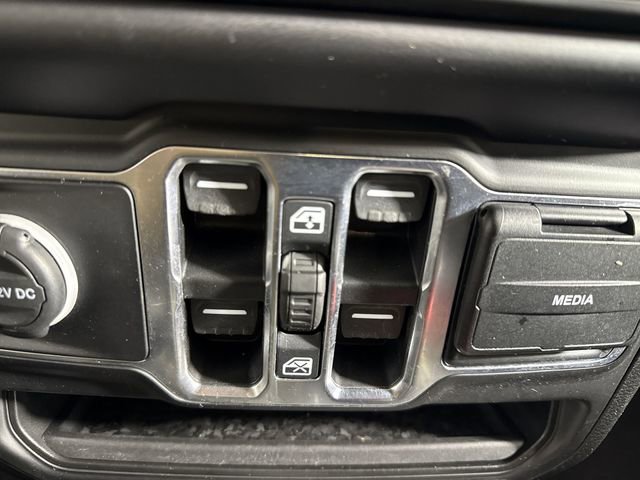 Used 2021 Jeep Wrangler Unlimited Sahara image 20