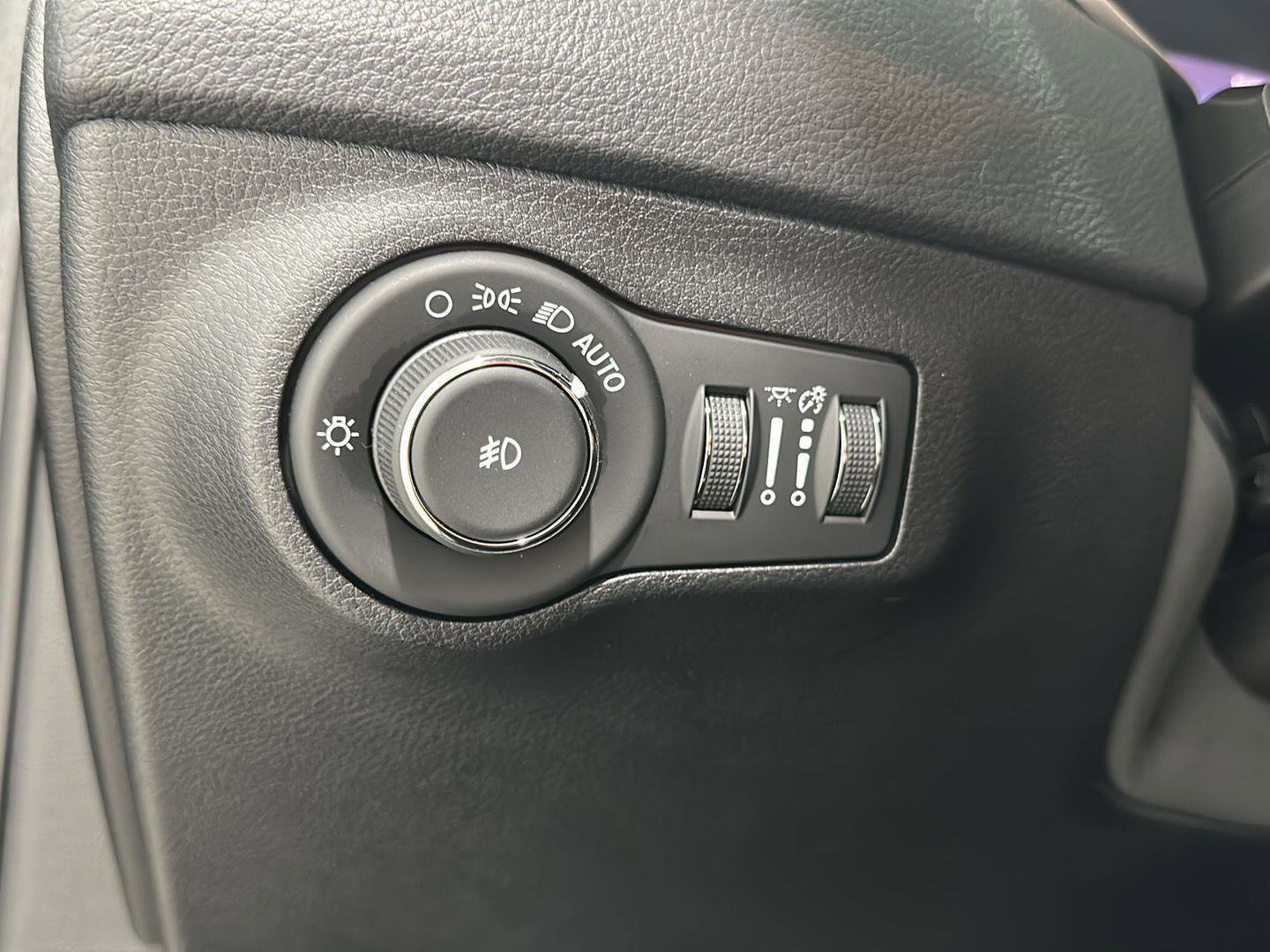 Used 2019 Jeep Compass Latitude w/ Popular Equipment Group image 16