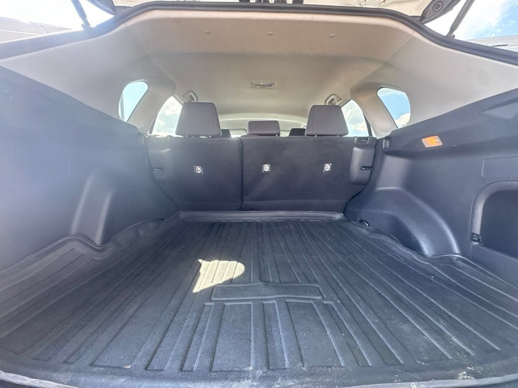 Used 2021 Toyota RAV4 LE AWD/4WD image 14