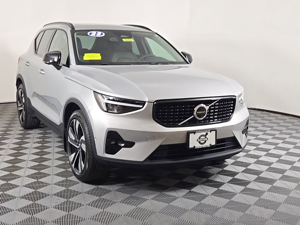 Certified 2023 Volvo XC40 B5 Plus w/ Protection Package Premier image 2