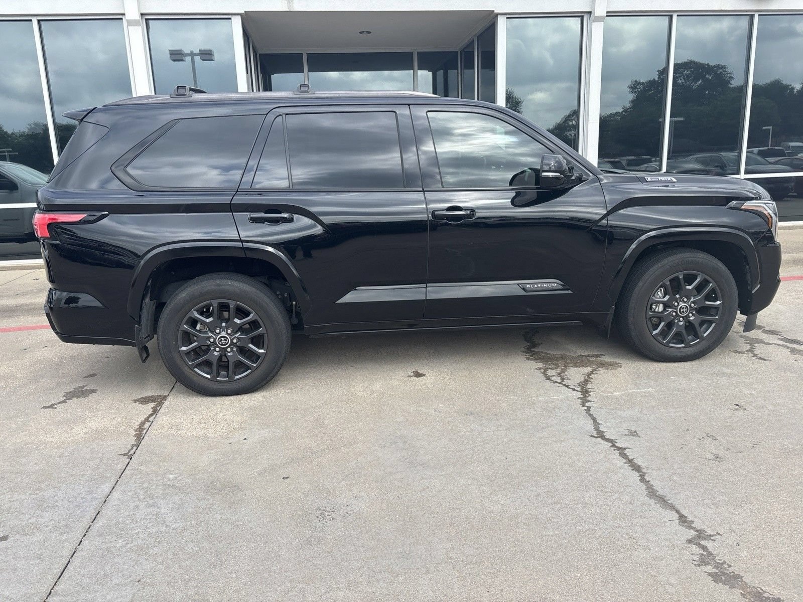 Used 2023 Toyota Sequoia Platinum RWD image 5