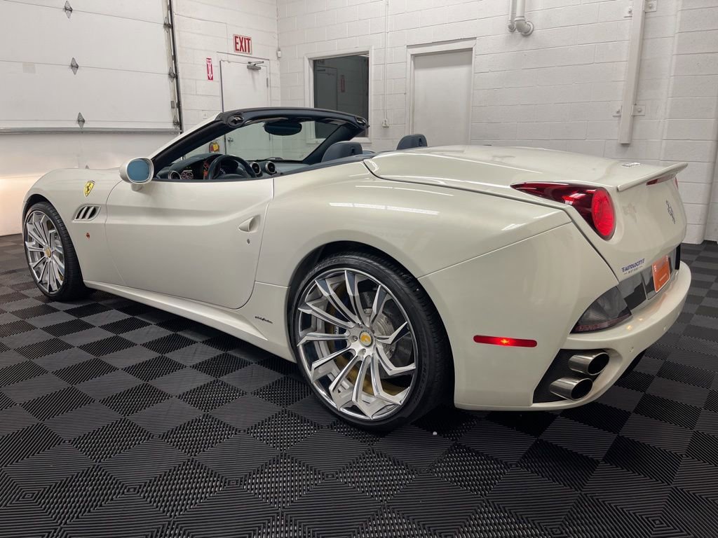 Used 2012 Ferrari California RWD image 14