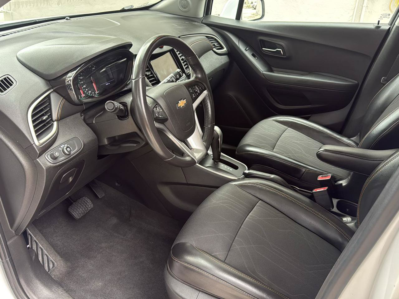 Used 2019 Chevrolet Trax LT w/ LT Convenience Package AWD/4WD image 15