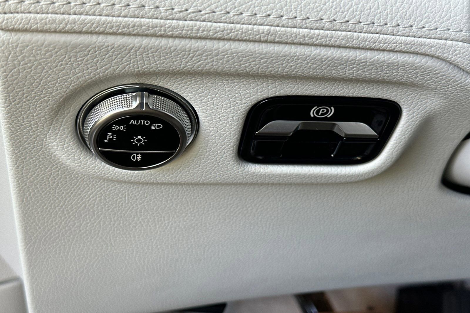 Certified 2023 Mercedes-Benz EQS 450+ SUV image 40
