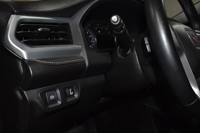 Used 2023 GMC Acadia SLT image 28