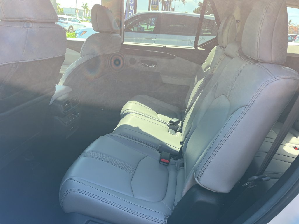 Used 2025 Honda Pilot EX-L image 19