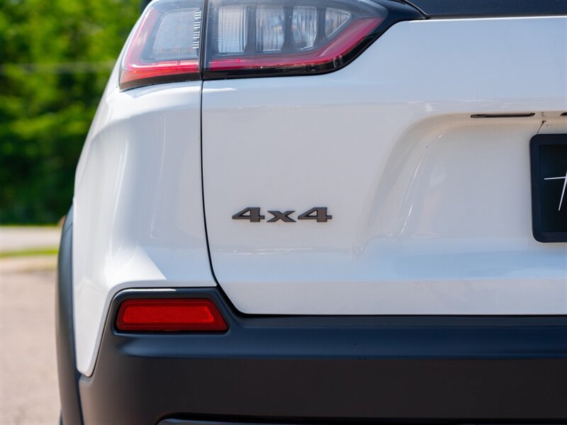 Used 2019 Jeep Cherokee Trailhawk AWD/4WD image 10
