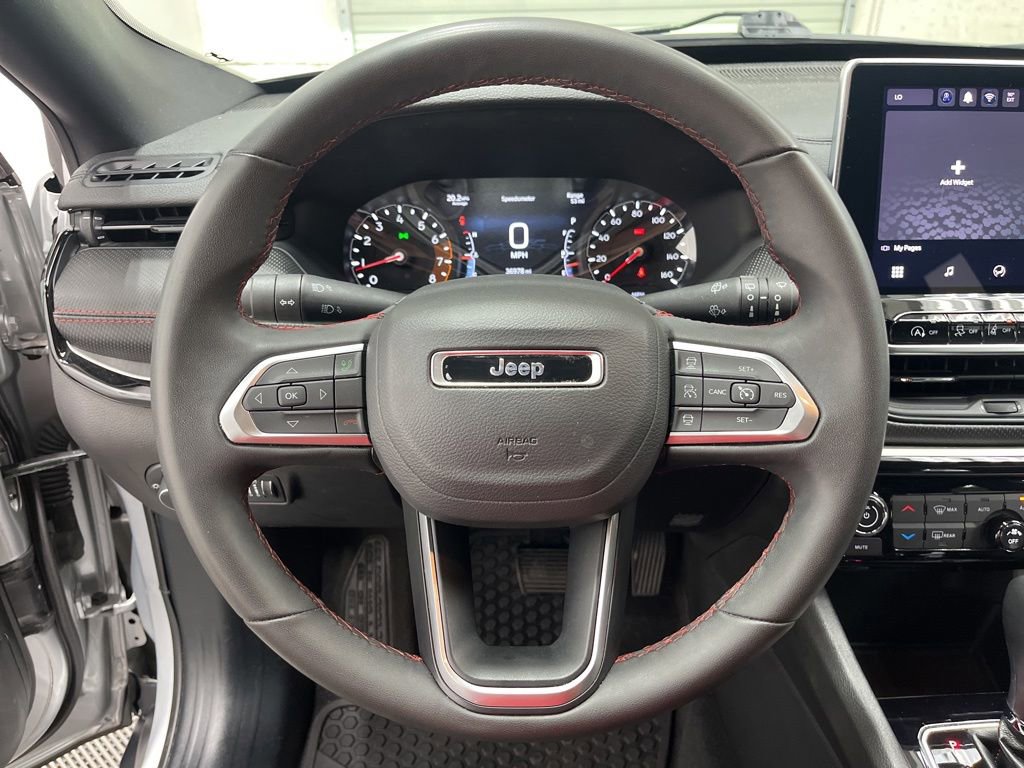Used 2025 Jeep Compass Trailhawk AWD/4WD image 16