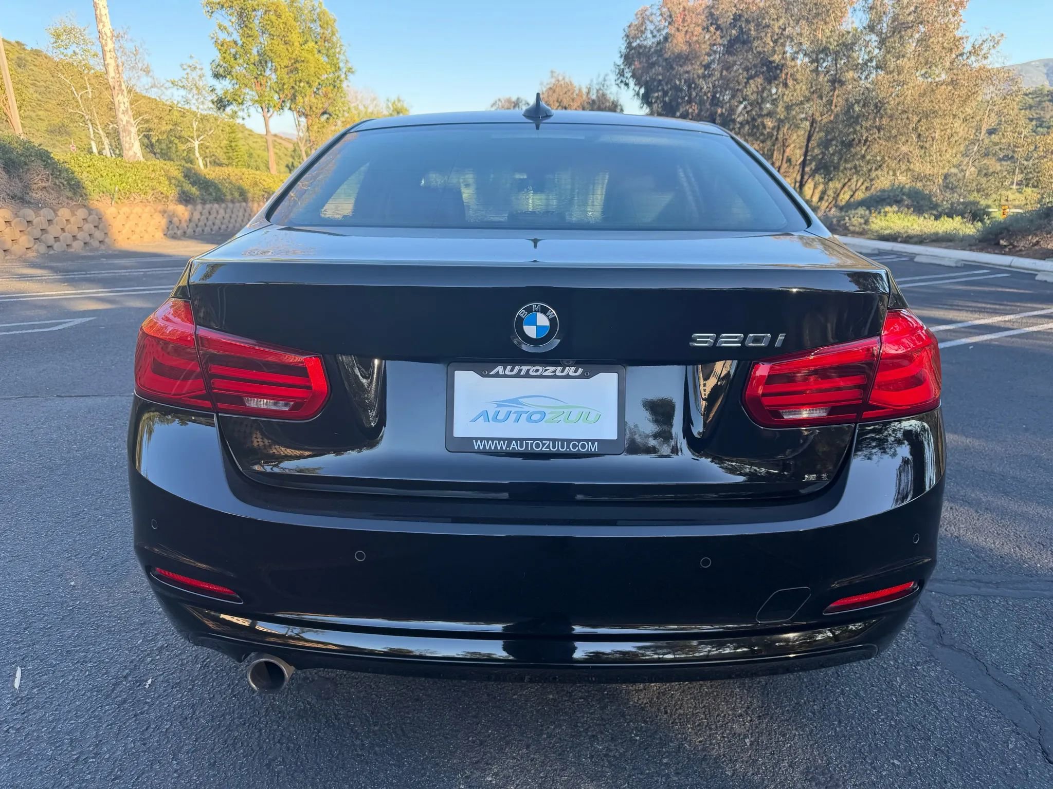 Used 2017 BMW 320i Sedan image 4