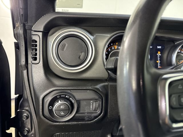 Used 2023 Jeep Gladiator Overland AWD/4WD image 13