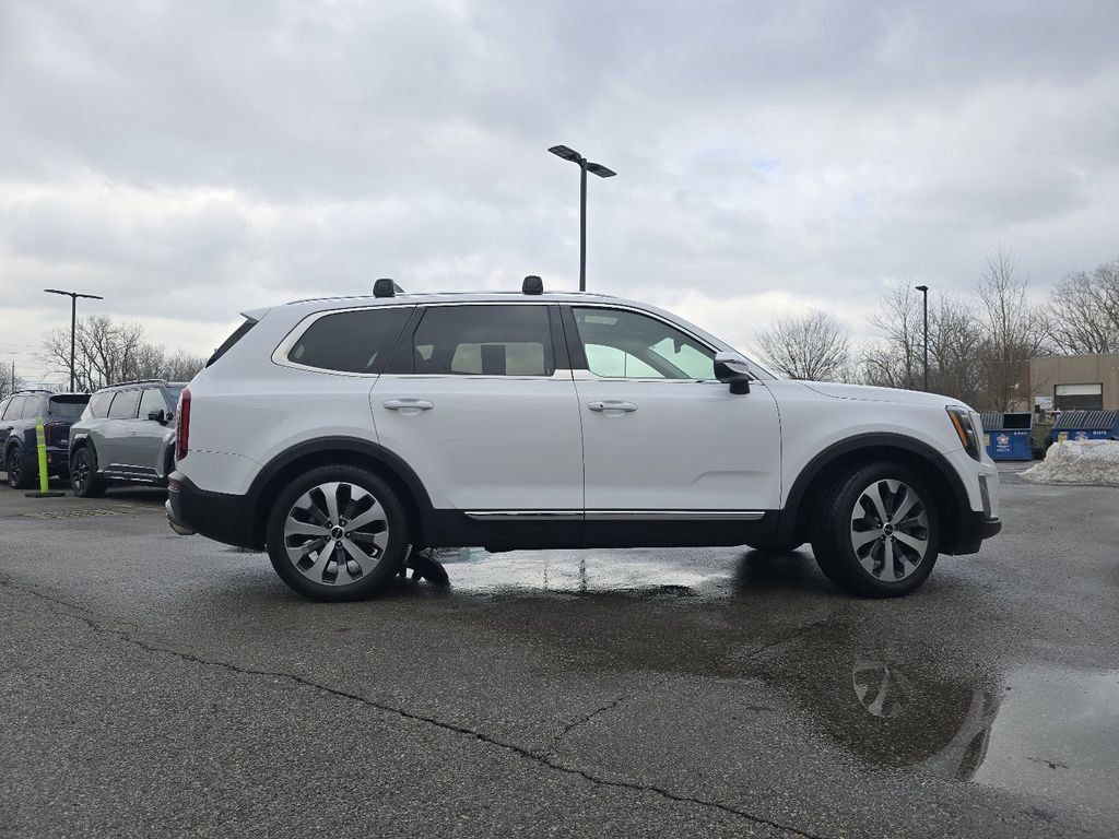 Used 2022 Kia Telluride EX w/ EX Premium Package image 18