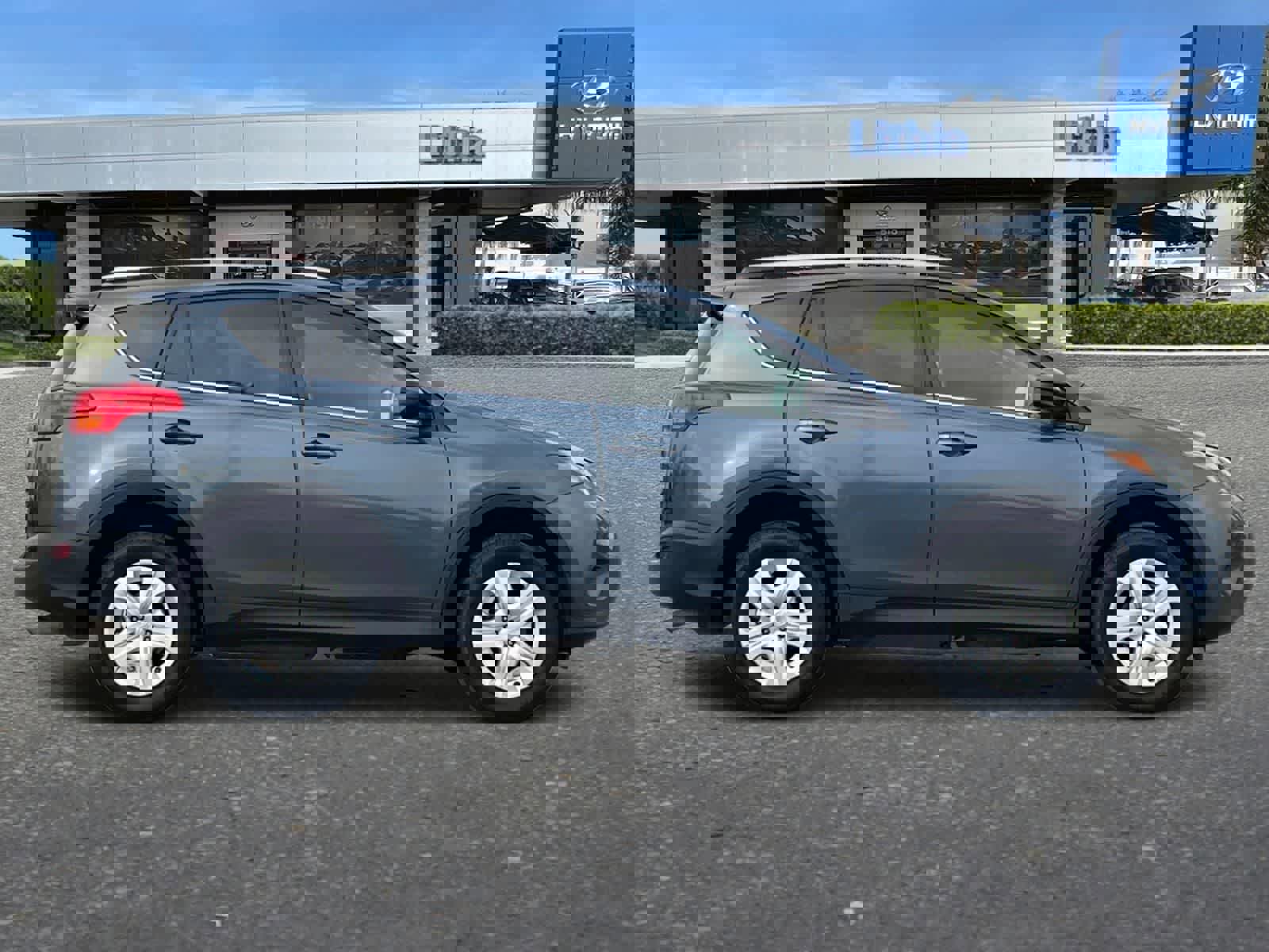 Used 2013 Toyota RAV4 LE image 9