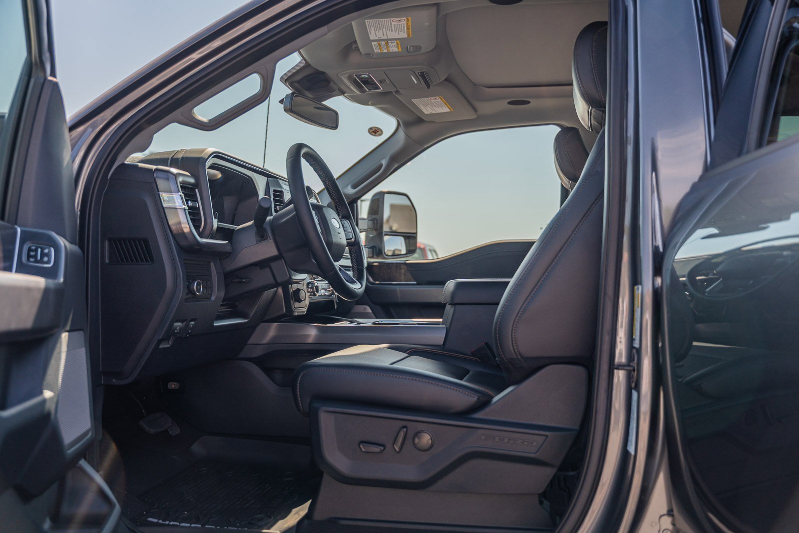 New 2025 Ford F250 Lariat w/ Lariat Ultimate Package image 23