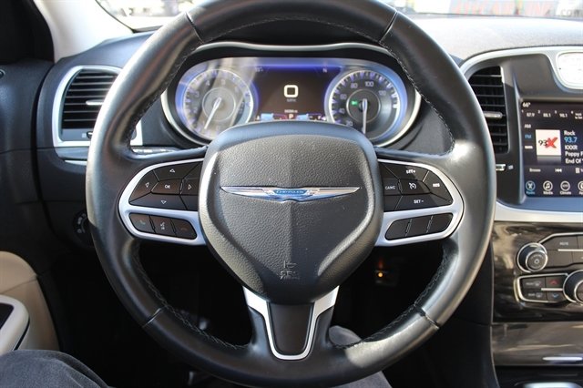 Used 2017 Chrysler 300 Limited AWD/4WD image 21