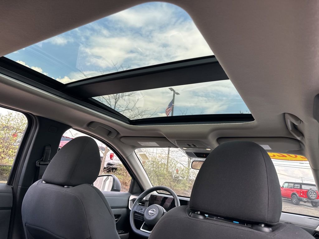 Used 2025 Nissan Kicks SV w/ SV Premium Package image 30