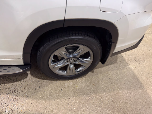 Used 2018 Toyota Highlander Limited Platinum AWD/4WD image 34