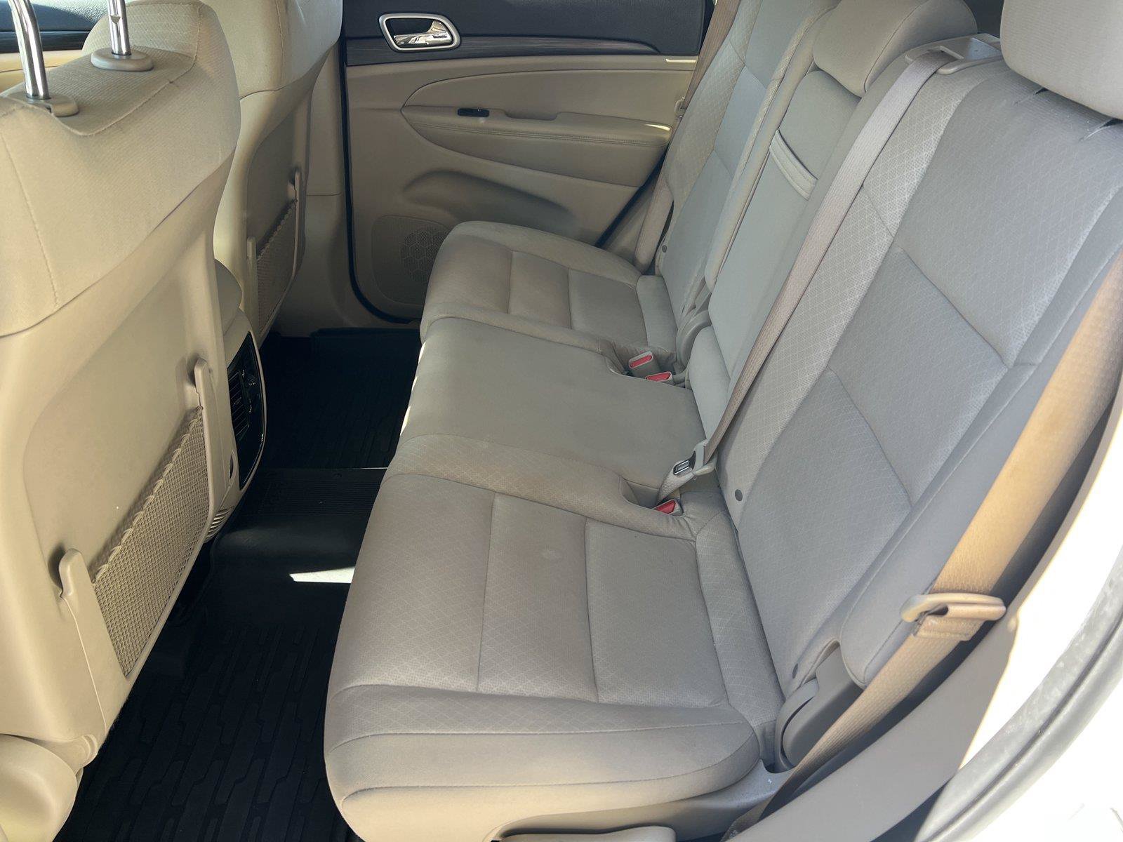 Used 2020 Jeep Grand Cherokee Laredo RWD image 31