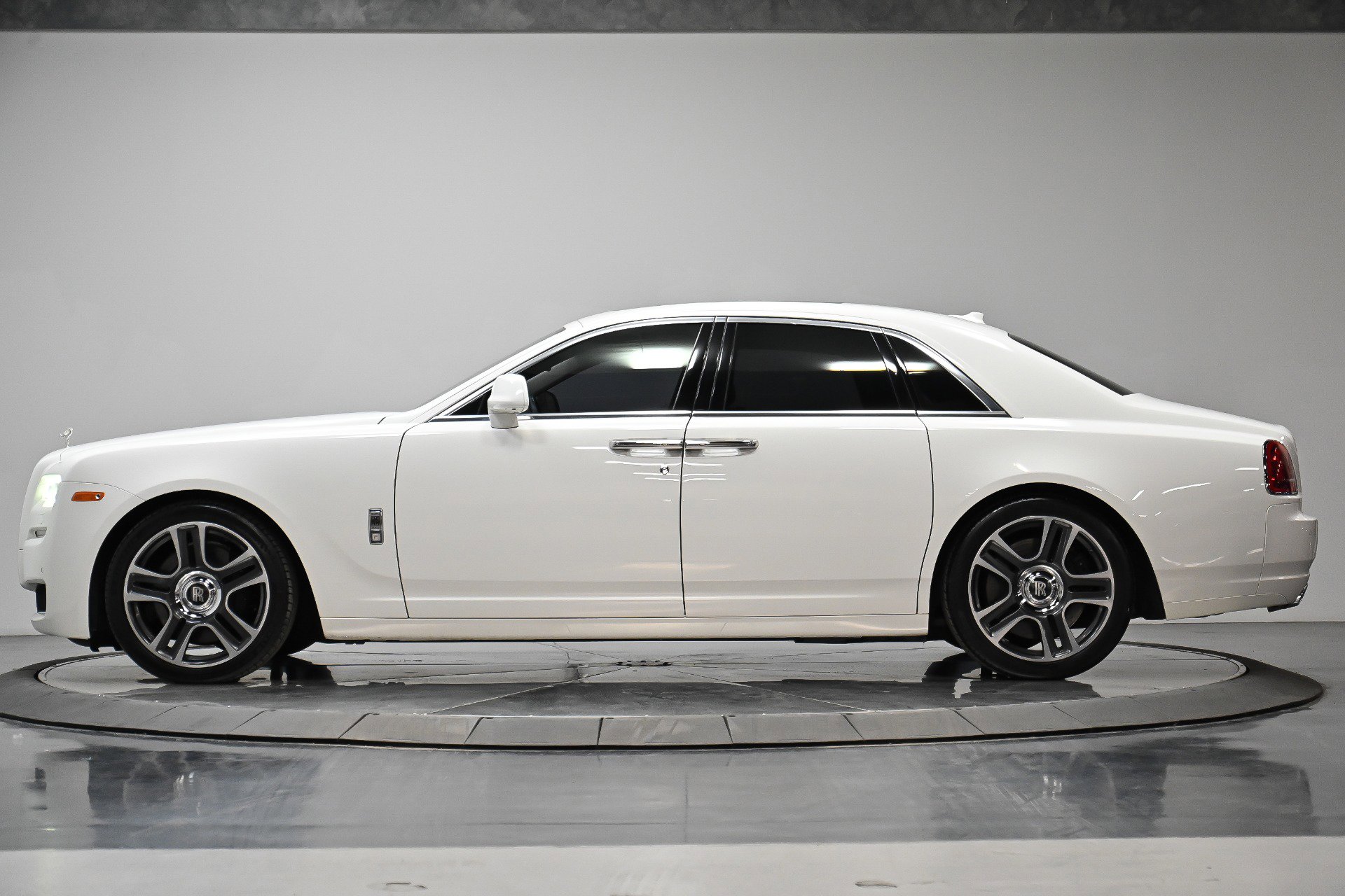 Used 2017 Rolls-Royce Ghost image 19