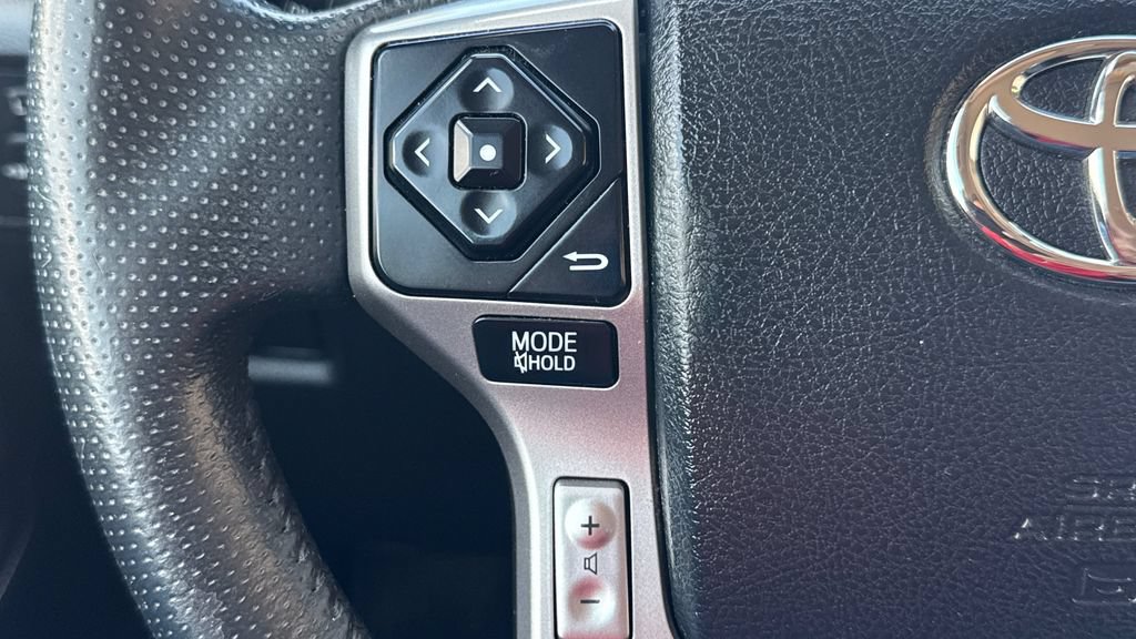 Used 2017 Toyota 4Runner SR5 AWD/4WD image 32